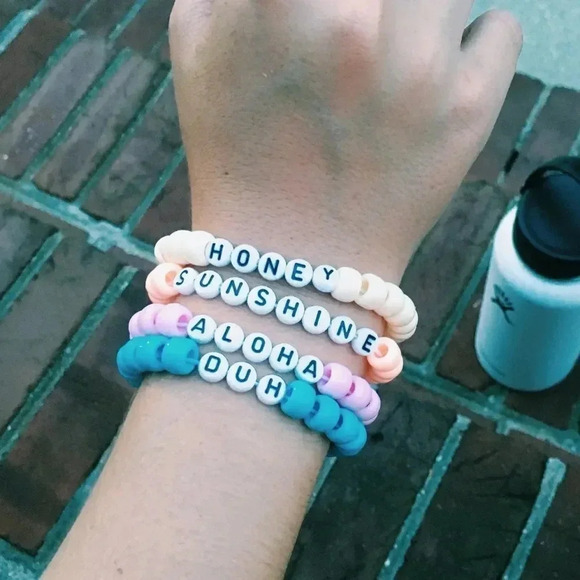 VSCO girl sticker and bracelet set - Picture 5 of 5